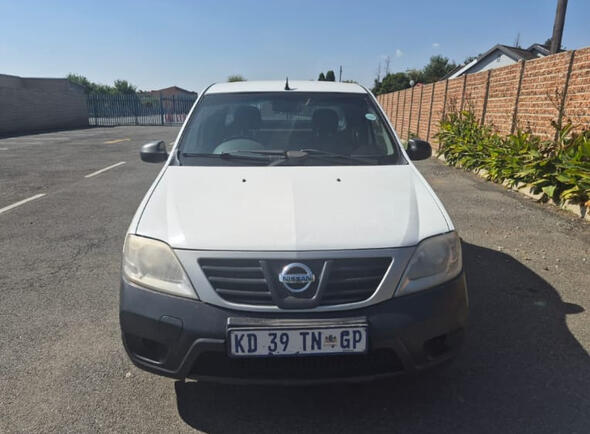 2015 NISSAN NP200 1.6 BAKKIE 2015 NISSAN NP200 1.6 BAKKIE