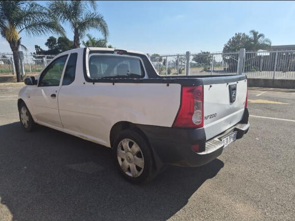 2015 NISSAN NP200 1.6 BAKKIE 2015 NISSAN NP200 1.6 BAKKIE
