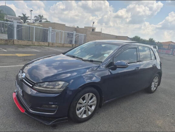 2016 VW GOLF 7 TSI DSG WITH SUNROOF 2016 VW GOLF 7 TSI DSG WITH SUNROOF